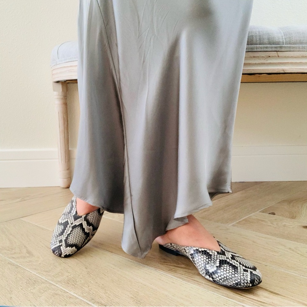 Vince Leather Flat Italian Gray Slip On Mules US 7.5 $380 - Picture 10 of 10